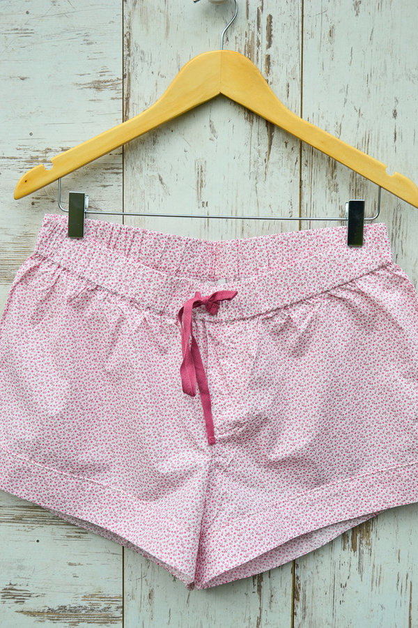 Pyjama aus feinster Pima Baumwolle - Rosa Streublumen